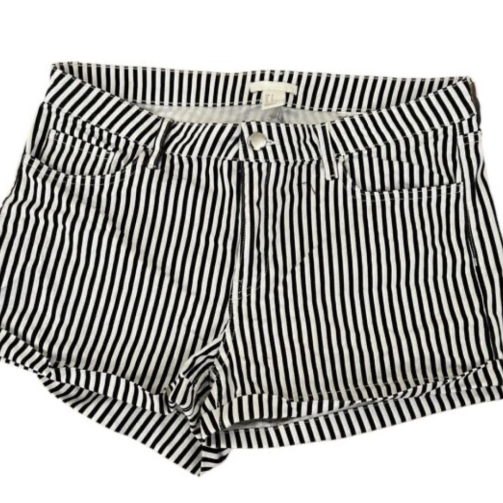 H&M shorts. As new, size 6